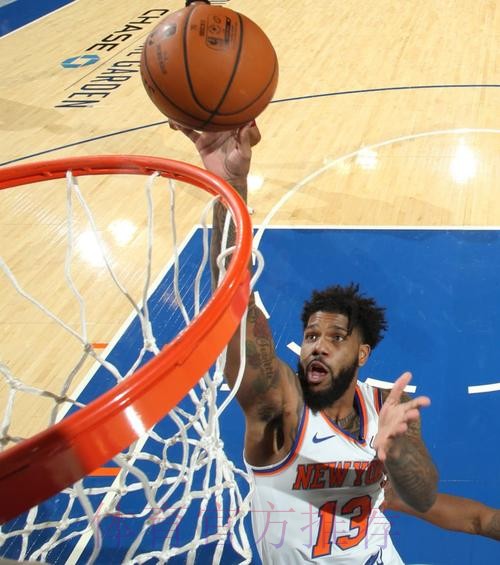 手感火热!鲍尔单脚三分应声入网 手感火热!鲍尔单脚三分应声入网